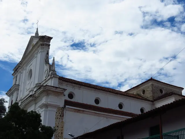 Catedral de Santa Fe de Antioquia vista de lado